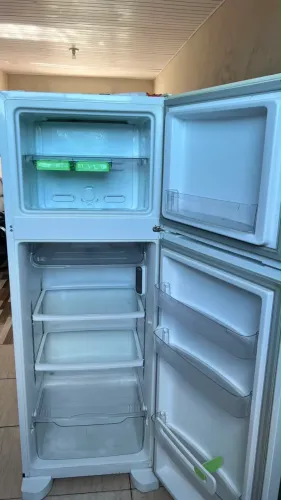 Vendo geladeira em boas condições