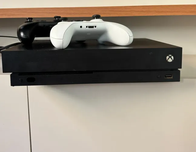 XBOX ONE X 1 TB