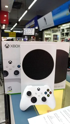 Xbox Series S 512gb - 6 meses de garantia ( impecável )