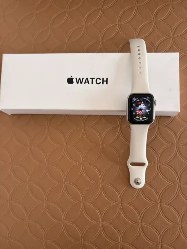 Apple Watch SE 3 GPS 40mm Starlight- LEIA A DESCRIÇÃO