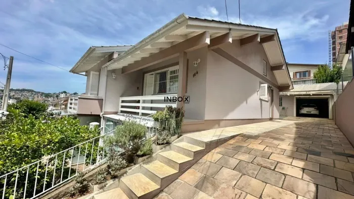 INBOX CIA IMOBILIÁRIA VENDE - CASA COM 3 DORMITÓRIOS NO UNIVERSITÁRIO.
