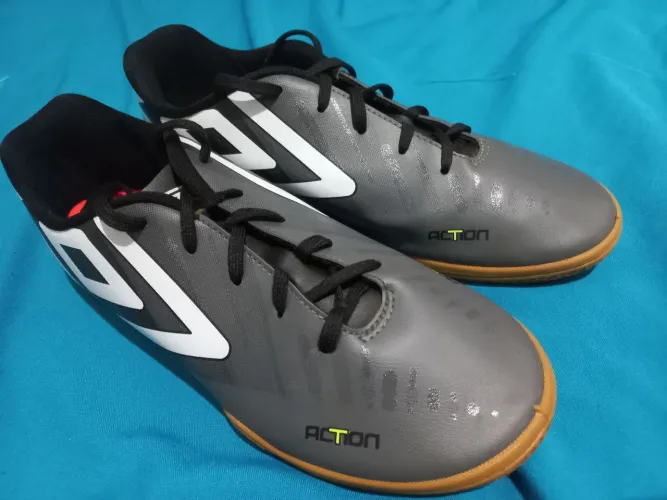 Chuteira de quadra Umbro Semi-nova 39/40