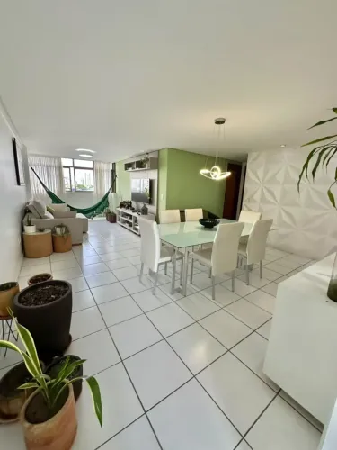 Apartamento espaçoso, com 3 quartos e 2 vagas, perto de tudo