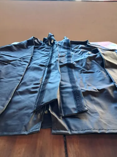 Vendo capa de chuva moto+bota e capacete 