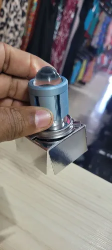 VENDO SUPER LANPADA COM ALTO ALCANCE PREÇO 40 TEL *92 E ZAP