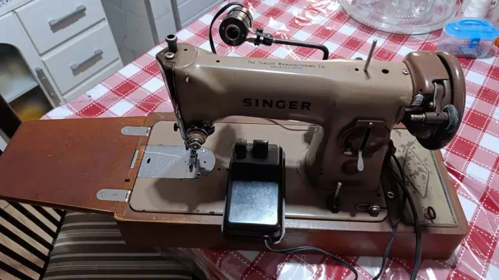 Máquina de costura singer
