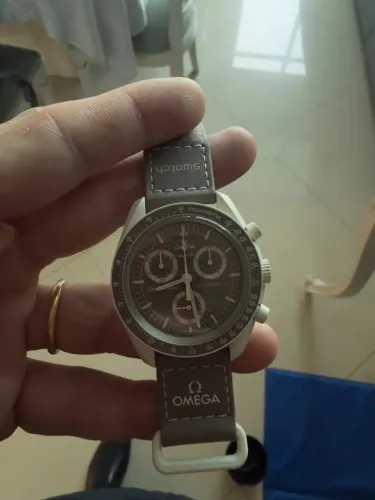Relógio Swatch x Omega Moonswatch Mission on Earth - Desert