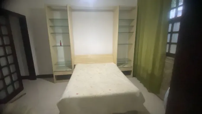 Conjunto de Moveis Quarto, cama com estante cabeceira e mesa de canto