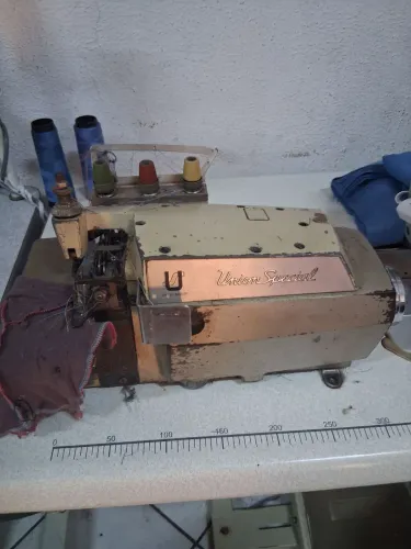 Máquina de costura overlock Union Special