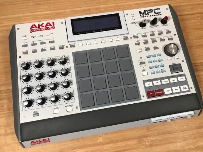 Akai Mpc sampler ac cartão 