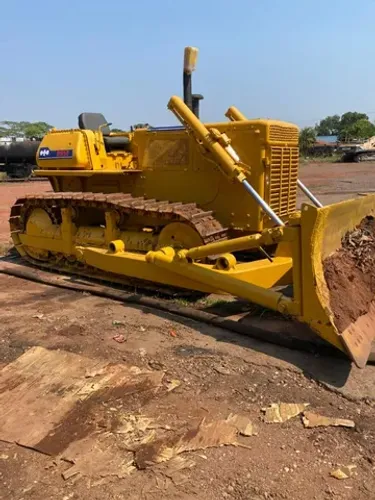 Trator de esteira Komatsu D65-E