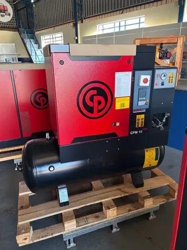 Compressor Parafuso Chicago Pneumatic 15 HP com secador e reservatório 