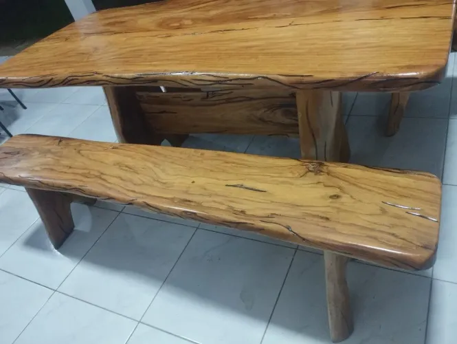 Mesa de 2 metros com os dois bancos 