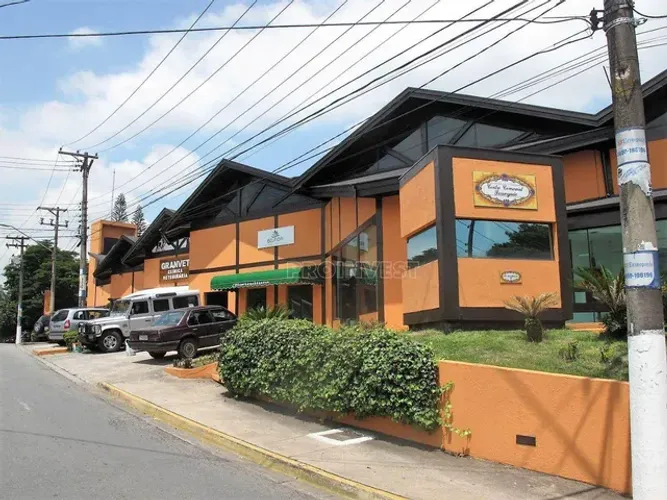 Mini Shopping na granja Viana à venda por R$ 13.000.000 com renda de R$74,600 mensais.