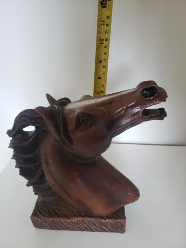 Lindo cavalo em resina 