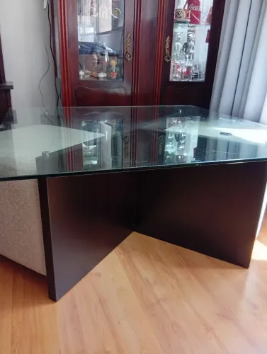 Mesa de vidro quadrada 