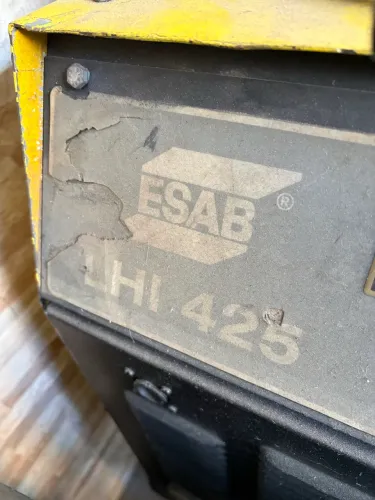 Máquina de solda ESAB LHI 425 profissional 