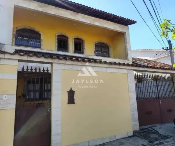 Casa Duplex Frente de rua com piscina na Vila da Penha.