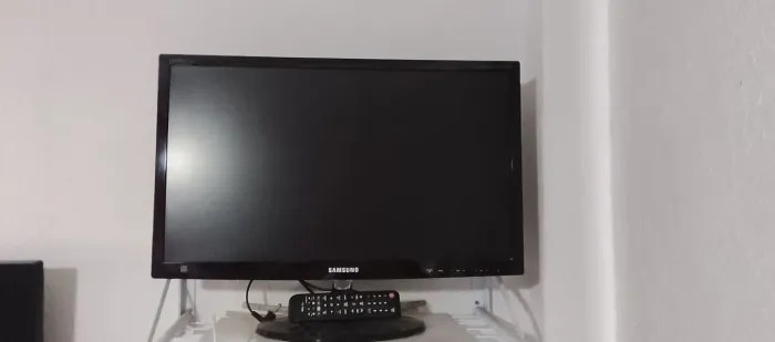 Tv Samsung 21 polegadas + firestick que transforma ela numa smart tv