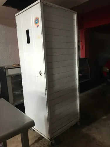 Armário de pão