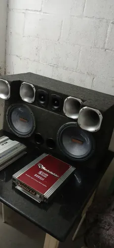 Caixa de Som Automotivo com Amplificador Roadstar