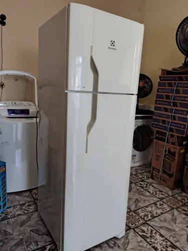 Geladeira Eletrolux Duplex 362 litros Semi-nova (( Gela muito ))<br>Aproveite Imperdível.