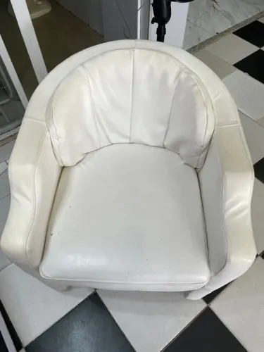 Cadeira Branca de Couro (tipo poltrona)