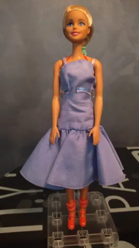 Boneca Barbie Loira Com Vestido Roxo Mattel Feminino