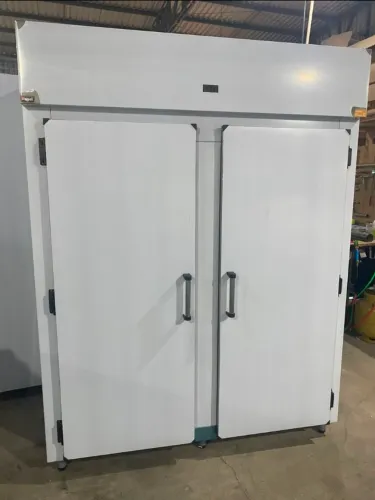 Mini Câmara Fria Para Carne 600kg 1,60m x 0,80m x 2,05m Gancheira Externo e Fundo inox