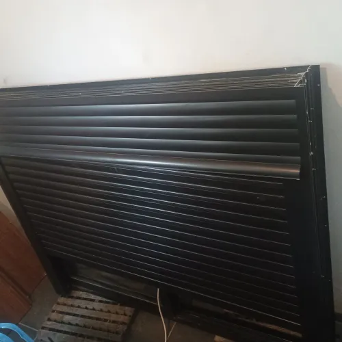 Persiana de segurança para casa inteligente