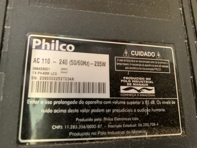 Televisão Philco usada de 42 polegadas e seu controle