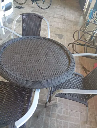 Mesa com 4 cadeiras 