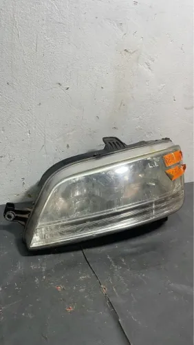 Farol Fiat ldeia 2017 lado esquerdo