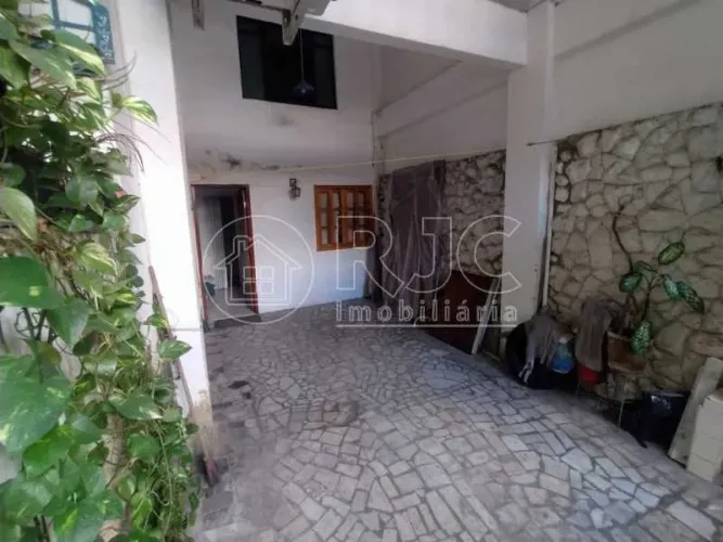 Casa para venda tem 202 metros quadrados com 3 quartos em Vila Isabel - Rio de Janeiro - R