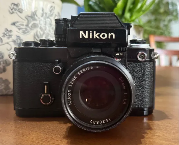 Câmera analógica Nikon F2 AS black + Lente Nikon series e 50mm + filtro UV