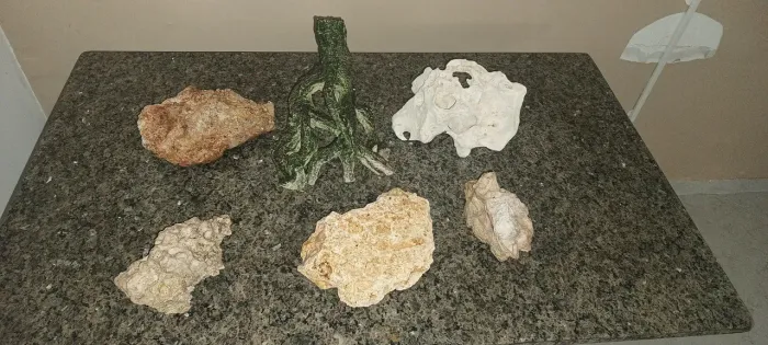 Pedras ornamentais para decoração em aquário