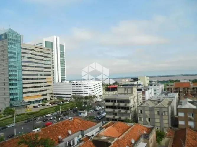 sala comercial, enfrente ao Forum, com vaga e com vista para o Guaiba