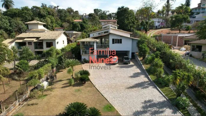 Casa a Venda no Condomínio Estância do Hibisco em Contagem MG