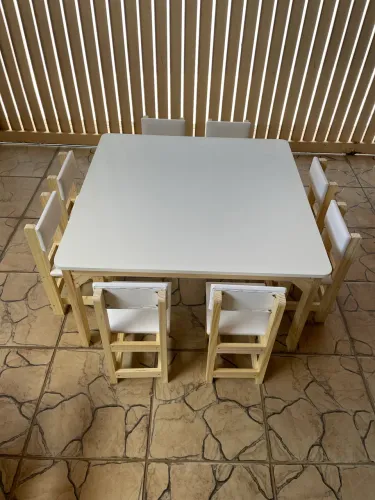 Mesa infantil 8 cadeiras