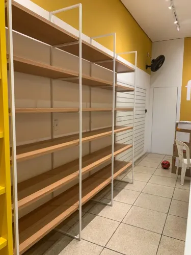Prateleiras de Loja MDF e Metalon