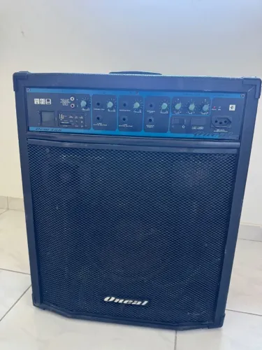 Caixa de som amplificada