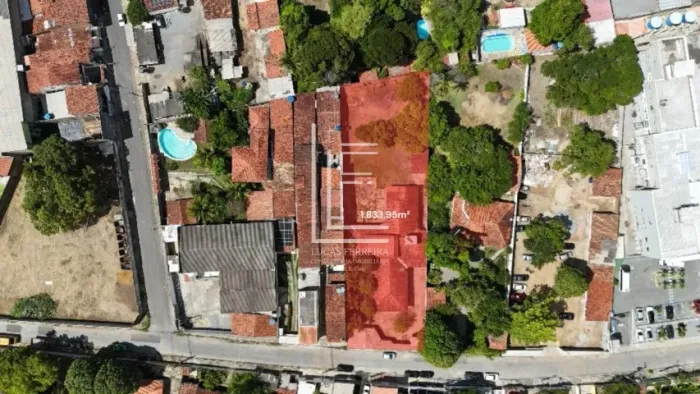 Casa em terreno amplo de 1.833,95m² pronta para morar ou investir