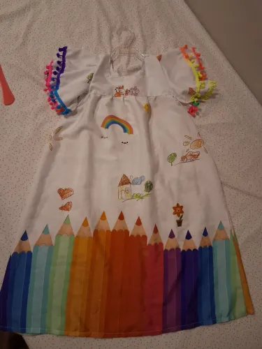 Vestido temático ABC ou aquarela ou pintando o 7