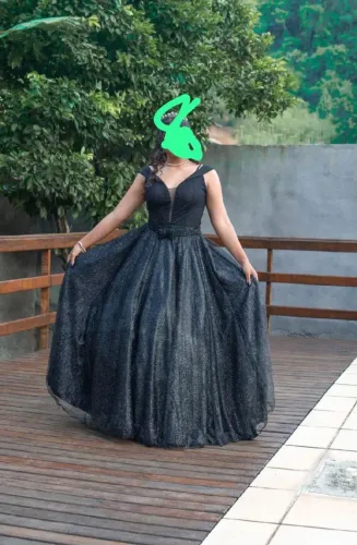 Vestido de festa longo preto com brilho