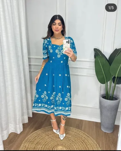 Vestido Azul Bordado Floral