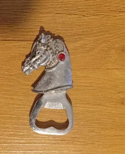 Abridor de garrafa cavalo anos 70
