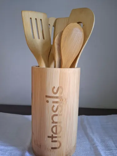Porta Utensílios de Bambu e utensílios
