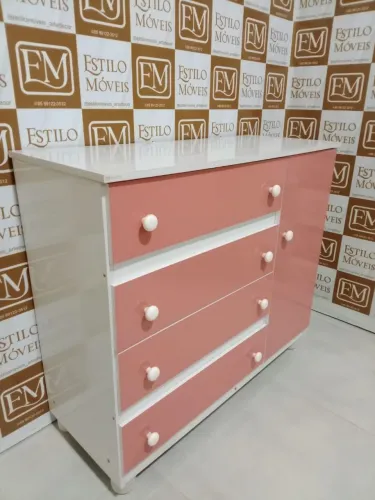 Cômoda rosa 