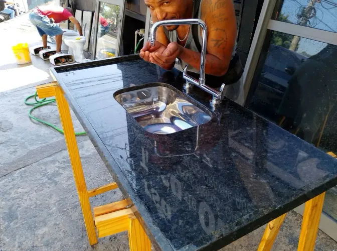 Pia de cozinha verde Ubatuba acabamentada