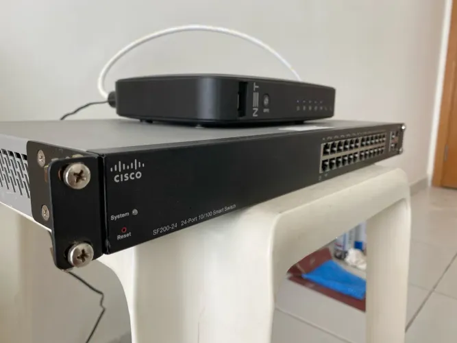 Switch Cisco SF200-24 24 Portas
